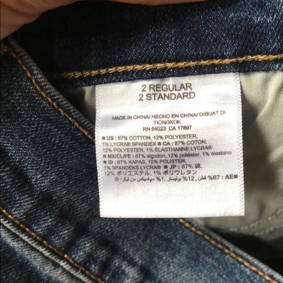 Old navy boyfriend jean shorts size two - Picture 2 of 3